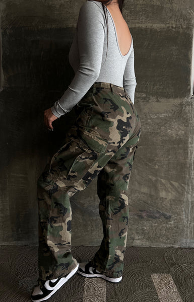 Women's High Waist Loose Sweat Baggy Army Cargo Pants Side Flap Pocket High Rise Camo Denim Pants